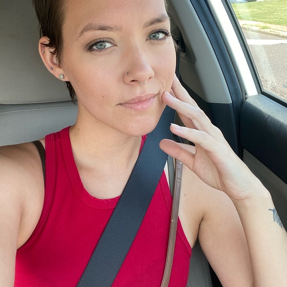 Meet your Posher, Stacie - Picture 3 of 3